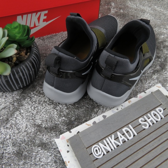 Nike Renew Sneakers - Picture 4 of 5